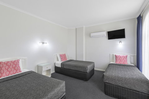 Cathedral Motor Inn - Sunshine Coast Tourism 11