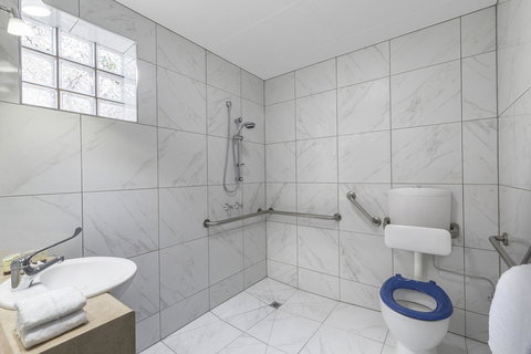 Cathedral Motor Inn - Sunshine Coast Tourism 13