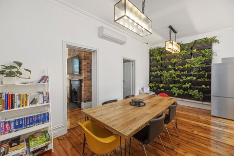 Work Sleep Live Melbourne - Holiday Sunshine Coast 0