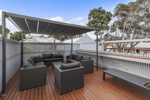 Work Sleep Live Melbourne - Holiday Sunshine Coast 12