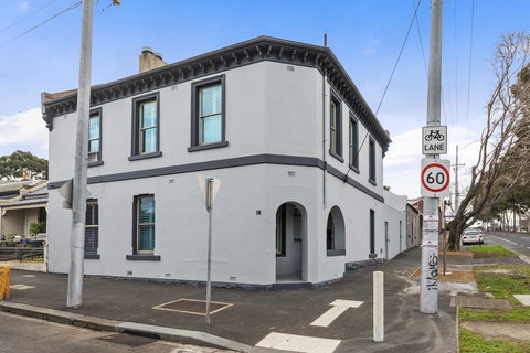 Work Sleep Live Melbourne - Holiday Sunshine Coast 17