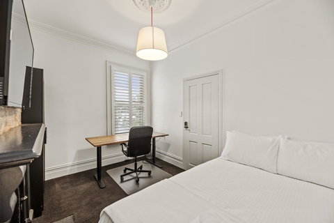 Work Sleep Live Melbourne - Holiday Sunshine Coast 1