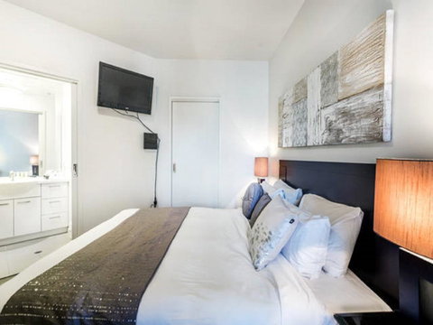 Dockland Kings Lucky 805 - Sunshine Coast Tourism 17