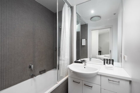 Dockland Kings Lucky 805 - Sunshine Coast Tourism 3