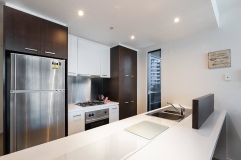 Dockland Kings Lucky 805 - Sunshine Coast Tourism 10