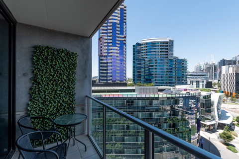Dockland Kings Lucky 805 - Sunshine Coast Tourism 5