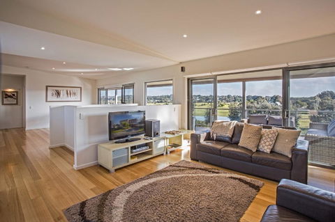 Saltwater Breeze Retreat - Sunshine Coast Tourism 4