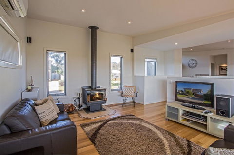 Saltwater Breeze Retreat - Sunshine Coast Tourism 3