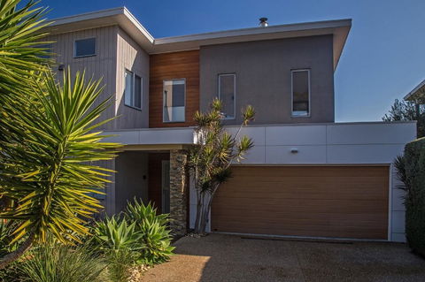Saltwater Breeze Retreat - Sunshine Coast Tourism 0