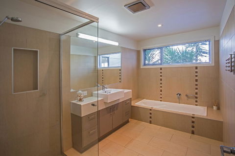 Saltwater Breeze Retreat - Sunshine Coast Tourism 19