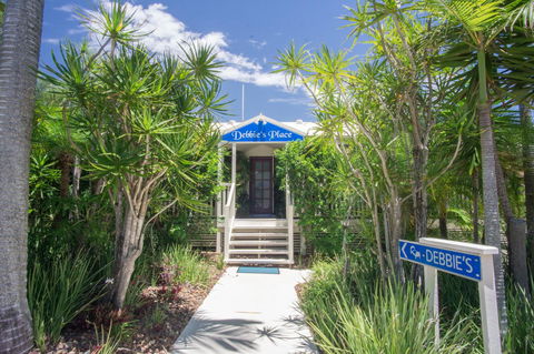 Debbie\'s Place - Sunshine Coast Tourism 0