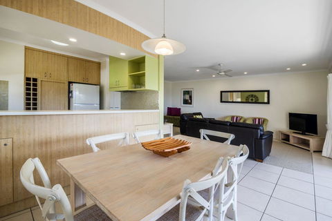 Sunseeker Holiday Apartments - Holiday Sunshine Coast 2