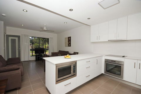 Woodville Beach Townhouse 6 - Sunshine Coast Tourism 4