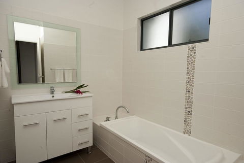 Woodville Beach Townhouse 6 - Sunshine Coast Tourism 9