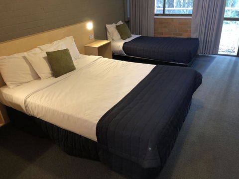 Bribie Island Hotel - Holiday Sunshine Coast 1