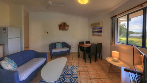 Dolphin Waters - Sunshine Coast Tourism 3