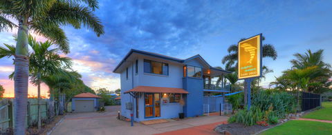 Dolphin Waters - Sunshine Coast Tourism 14