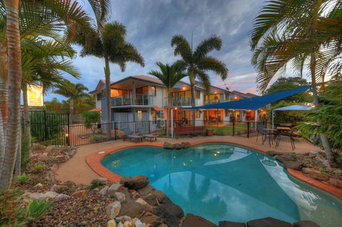 Dolphin Waters - Sunshine Coast Tourism 2