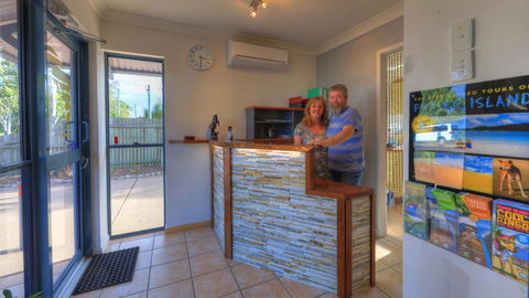 Dolphin Waters - Sunshine Coast Tourism 13