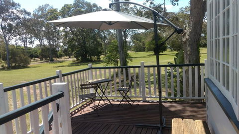 Lake Weyba Noosa Lodge & Kangaroos - Holiday Sunshine Coast 2
