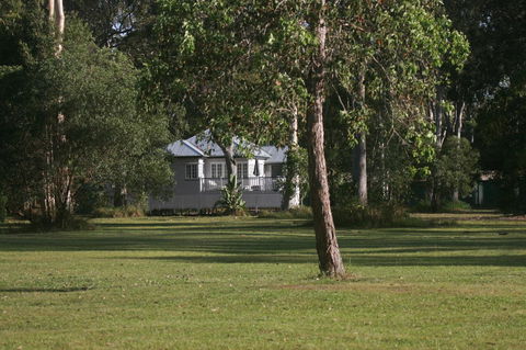 Lake Weyba Noosa Lodge & Kangaroos - Holiday Sunshine Coast 30