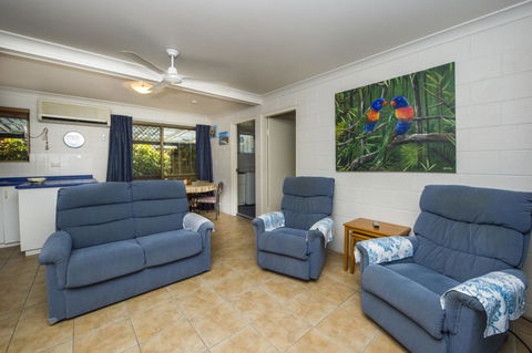 Magnetic North Apartment 1 - Sunshine Coast Tourism 4