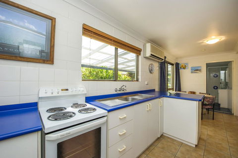 Magnetic North Apartment 1 - Sunshine Coast Tourism 7