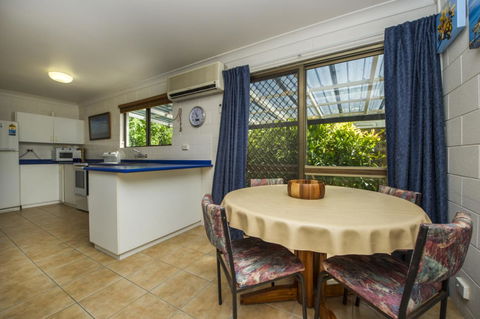 Magnetic North Apartment 1 - Sunshine Coast Tourism 5