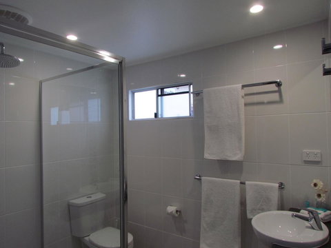 Alex Beach Cabins And Tourist Park - Sunshine Coast Tourism 1