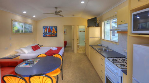 Alex Beach Cabins And Tourist Park - Sunshine Coast Tourism 11