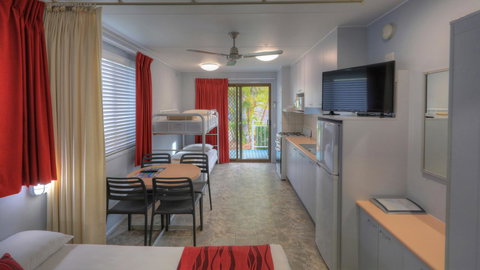 Alex Beach Cabins And Tourist Park - Sunshine Coast Tourism 33