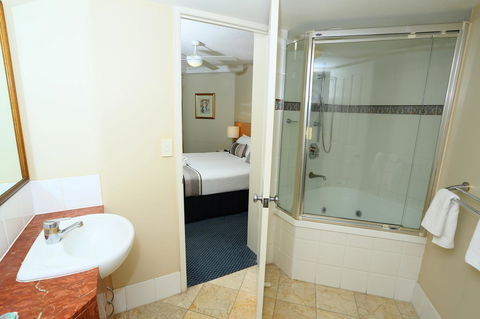 Landmark Resort - Sunshine Coast Tourism 1