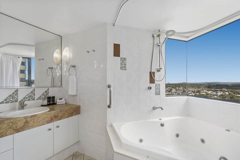 Mantra Mooloolaba Beach - Sunshine Coast Tourism 24