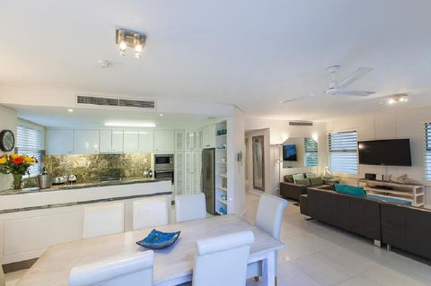 Emerald Noosa - Sunshine Coast Tourism 9