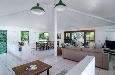 The Retreat Beach Houses - Sunshine Coast Tourism 1