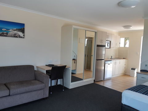 Whitsunday Sands Resort - Sunshine Coast Tourism 5