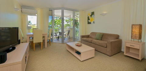 On The Beach Apartments - Holiday Sunshine Coast 17