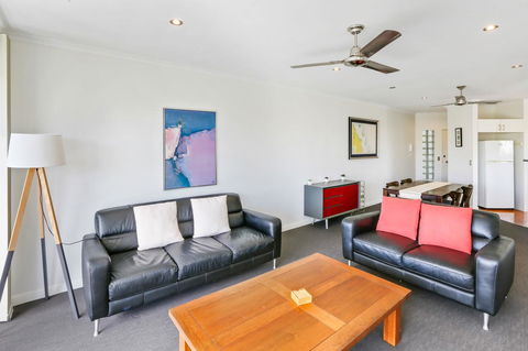On The Beach Apartments - Holiday Sunshine Coast 5