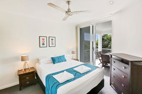 On The Beach Apartments - Holiday Sunshine Coast 2