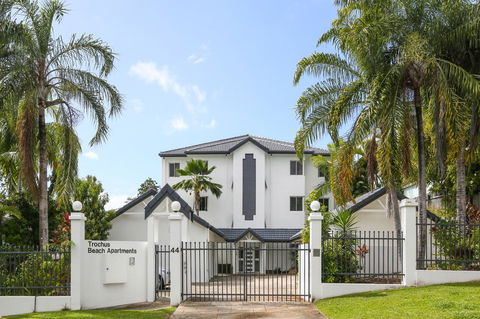 On The Beach Apartments - Holiday Sunshine Coast 4
