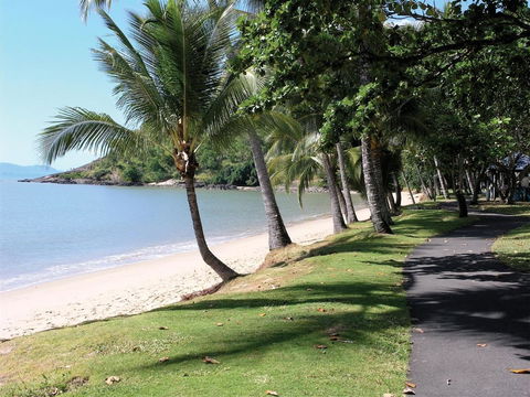 On The Beach Apartments - Holiday Sunshine Coast 12