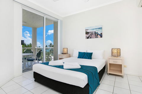 On The Beach Apartments - Holiday Sunshine Coast 22