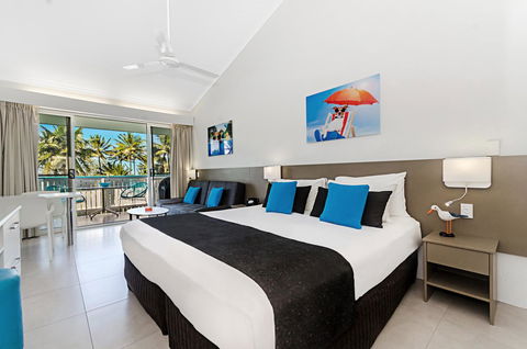 By The Sea Port Douglas - Holiday Sunshine Coast 4