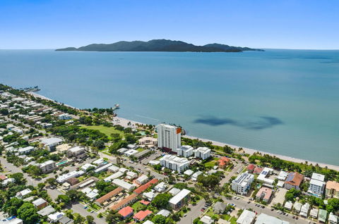 Aquarius On The Beach - Holiday Sunshine Coast 5