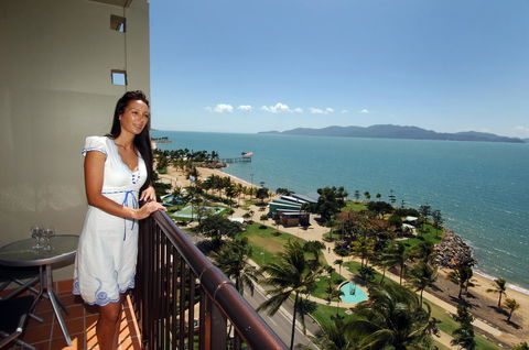 Aquarius On The Beach - Holiday Sunshine Coast 16