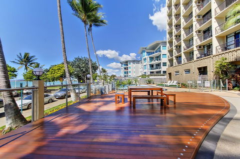 Aquarius On The Beach - Holiday Sunshine Coast 18
