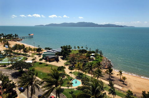 Aquarius On The Beach - Holiday Sunshine Coast 17