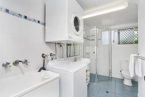 Agincourt Beachfront Apartments - Holiday Sunshine Coast 25