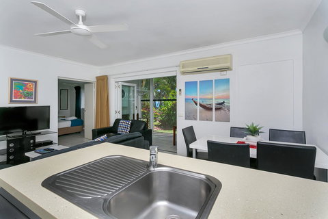 Agincourt Beachfront Apartments - Holiday Sunshine Coast 14