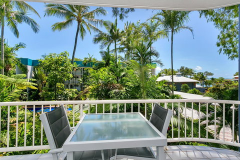 Agincourt Beachfront Apartments - Holiday Sunshine Coast 4
